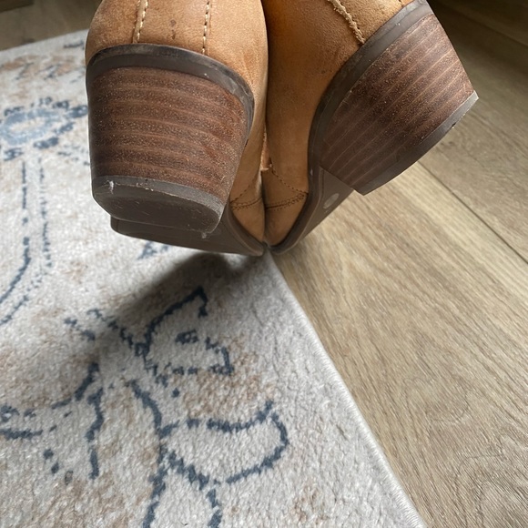 Lucky Brand Mahzan Tan 9 - Picture 10 of 12